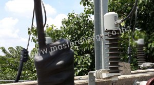 ฉนวนครอบล่อฟ้า ฉนวนครอบกับดักเสิร์จ